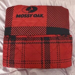 Mossy Oak Red and Black Plaid Couch Cover / Blanket • NWOT